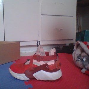 red nike kids huarache high top
